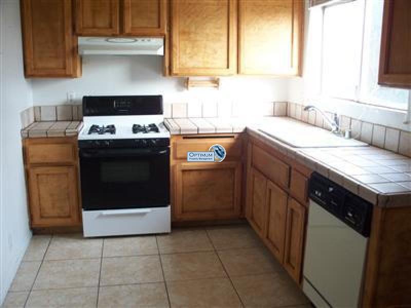 Nice house in Victorville with a fireplace, Wood Stove, Covered Patio 2